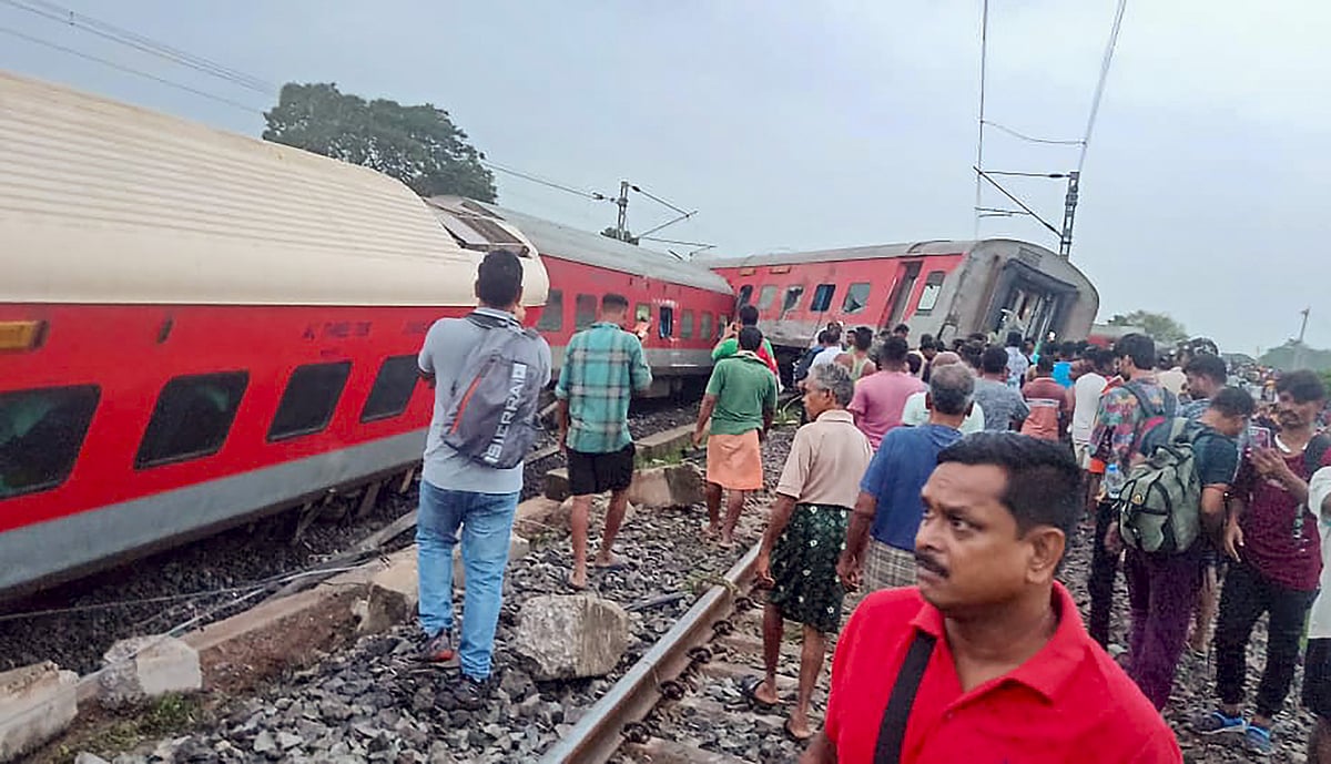 PTI : Rescue and relief work underway after the Mumbai-Howrah Mail derailed near Badabamboo in Seraikela-Kharsawan district of Jharkhand, early Tuesday, July 30